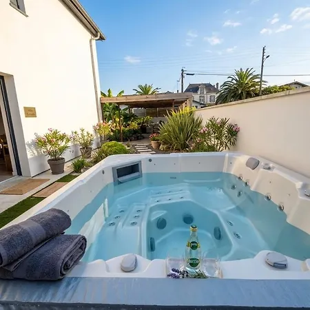 Contemporaine Jacuzzi 15 Min A Pied 빌라